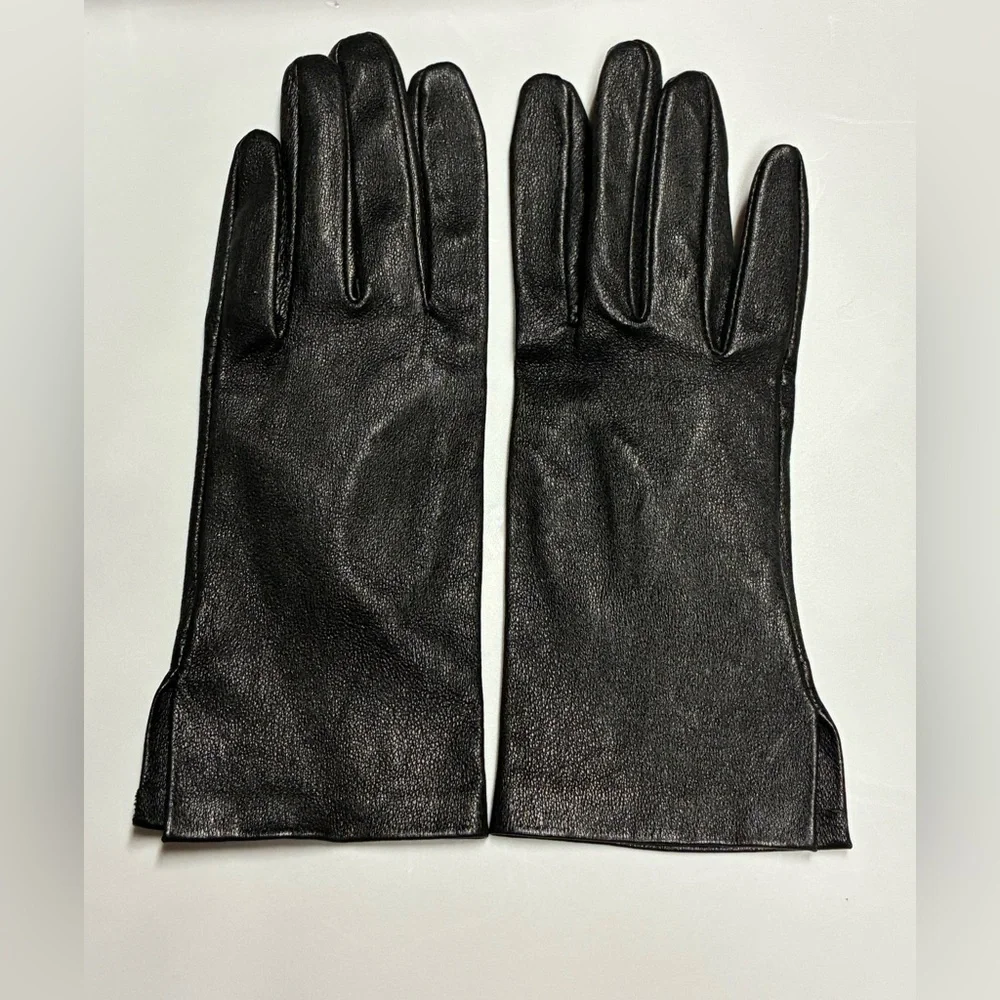 NWOT. Zara Black 100% Leather Gloves.